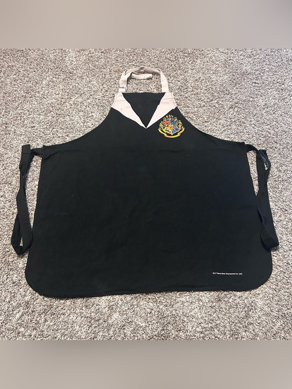 HARRY POTTER HOGWARTS CREST BLACK COTTON KITCHEN APRON WARNER BROS 2022